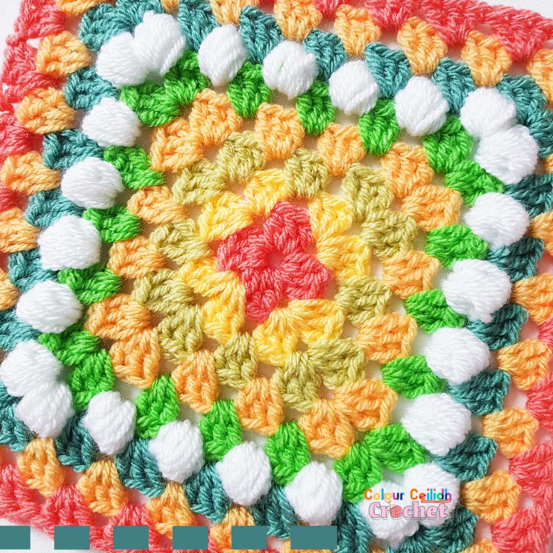 This free granny square crochet pattern uses bright color combos that make me think of a sunny garden on a hot summer's day. This project uses the puff stitch and the easy granny stitch which makes it great for a beginner. And the colour schemes make it unique.