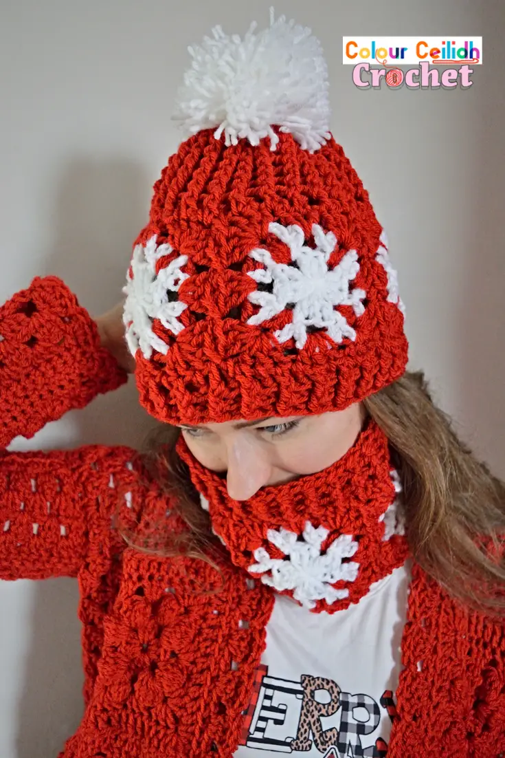 This crochet snowflake hat & cowl pattern is made with simple snowflake granny squares and there is no seaming involved as the squares are joined as you go and the ribbing is done in the round. This easy pattern is beginner friendly as it uses basic stitches plus post stitches for ribbing. This crochet hat can be made in a variety of colours such as blue, black, green, grey, pink and it would make a great crochet hat for men.